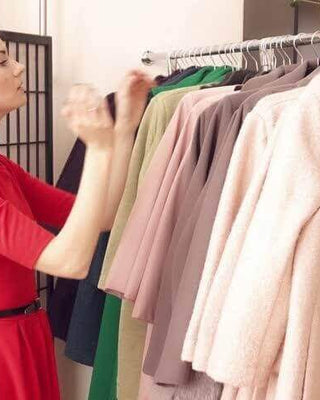 How do women choose dresses?
