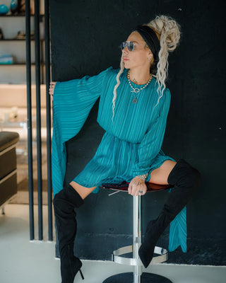 Women Dresses You are looking for an elegant and feminine dress suitable for different occasions? You want to look always modern but you also want to feel comfortable in your own skin? Locker room is a fashionable store chain that offers a big variety of