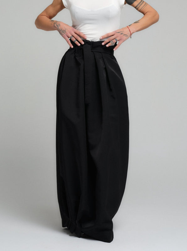 High-Waist Skirt in Black
