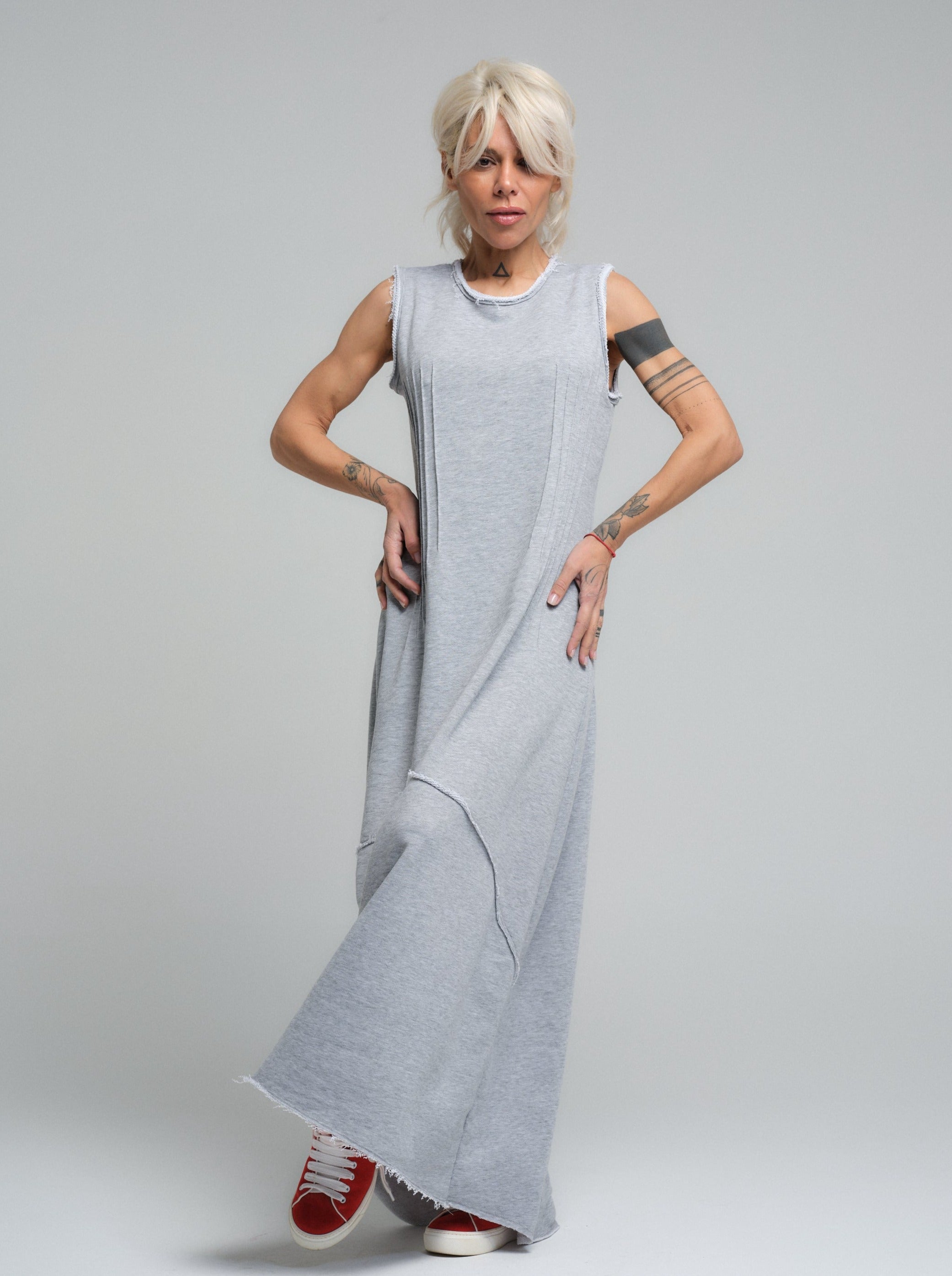 Relaxed-Fit Grey Maxi Dress S/M Relaxed-Fit Grey Maxi Dress S/M