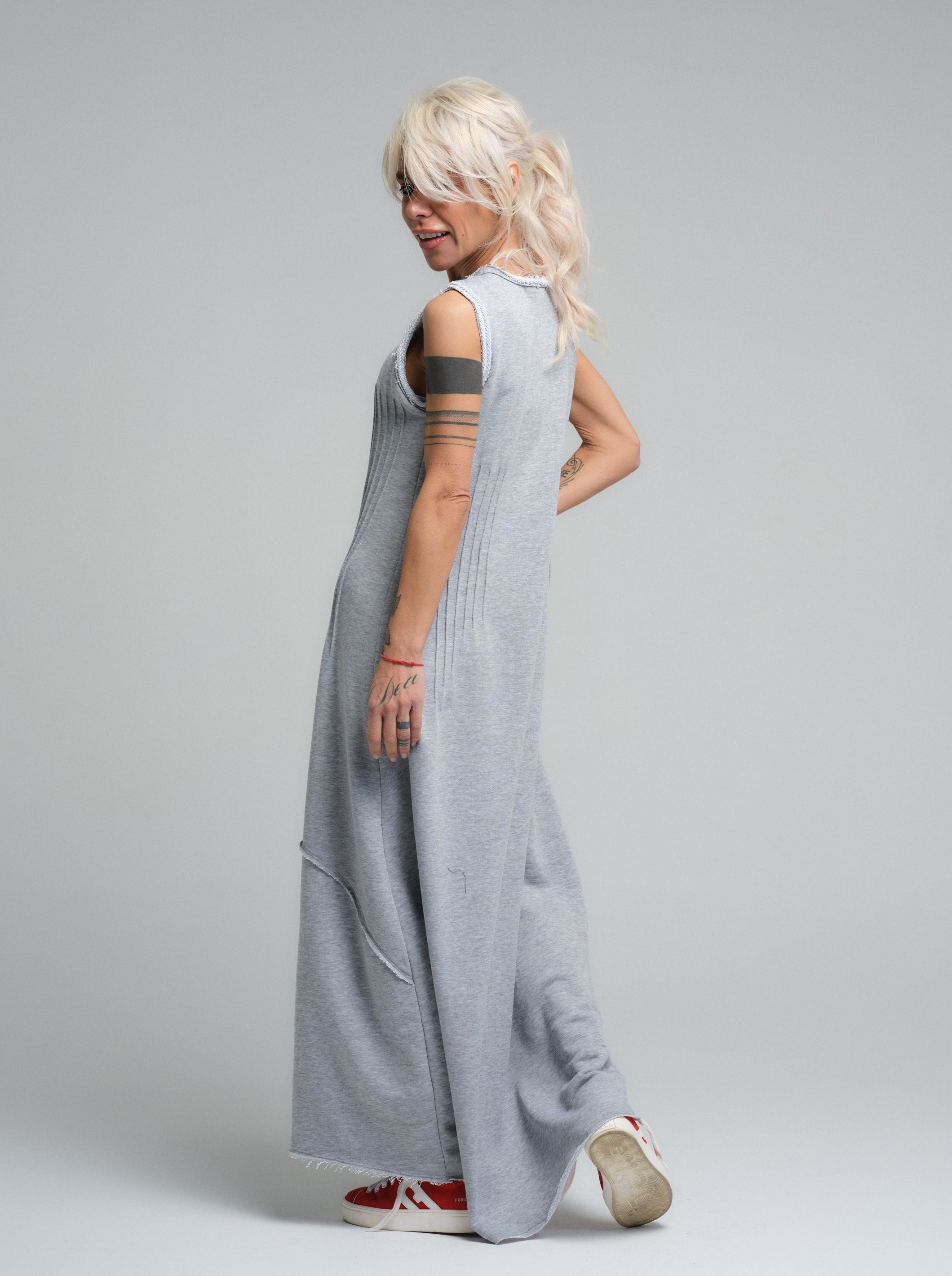 Relaxed-Fit Grey Maxi Dress S/M Relaxed-Fit Grey Maxi Dress S/M