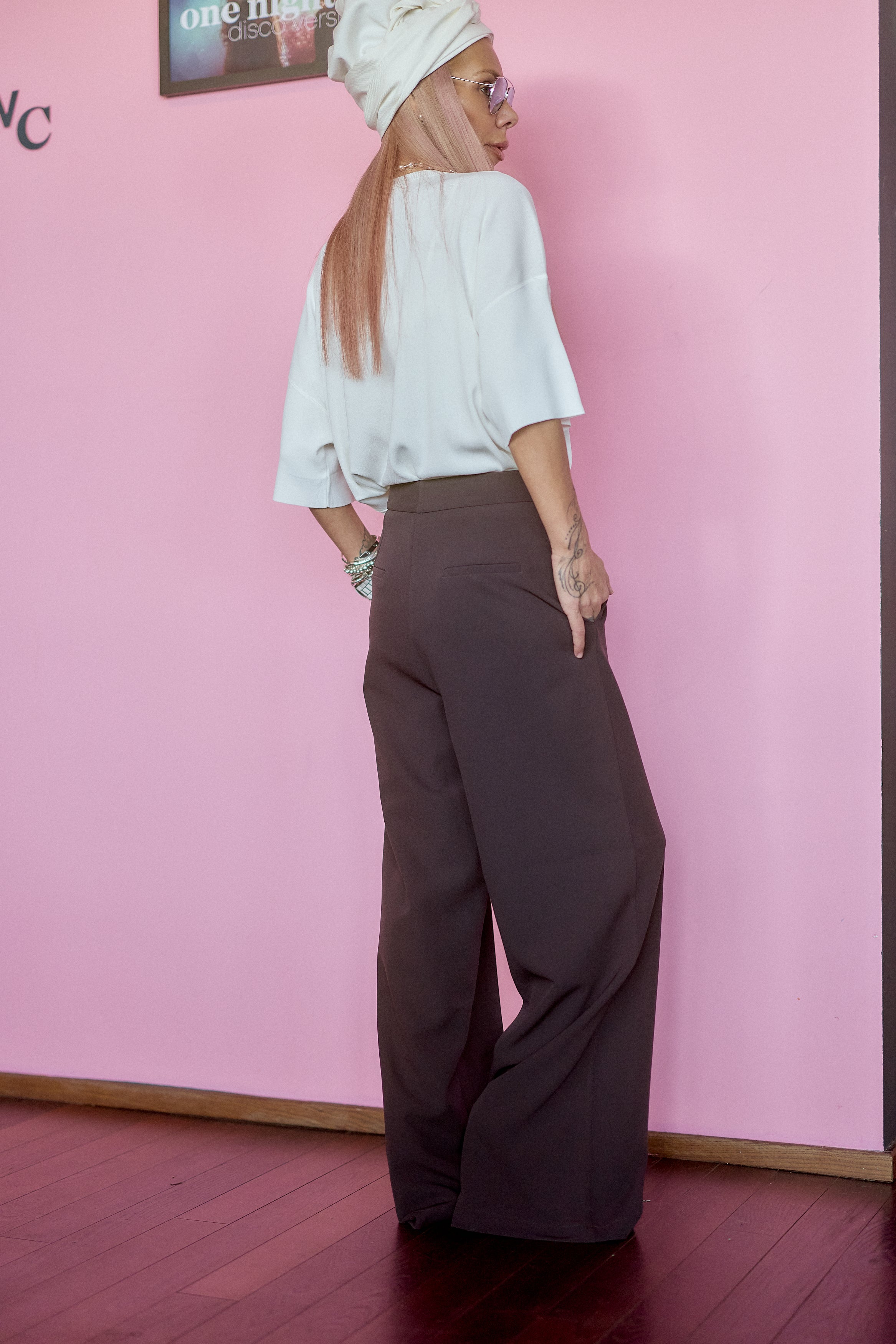 Wide-Leg Tailored Pants in Dark Brown worn with a stylish top, showcasing a refined silhouette and comfortable fit.