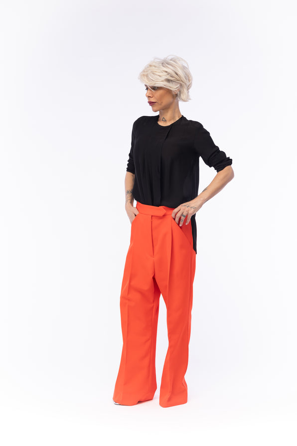 Elegant Black Tunic with Keyhole Back