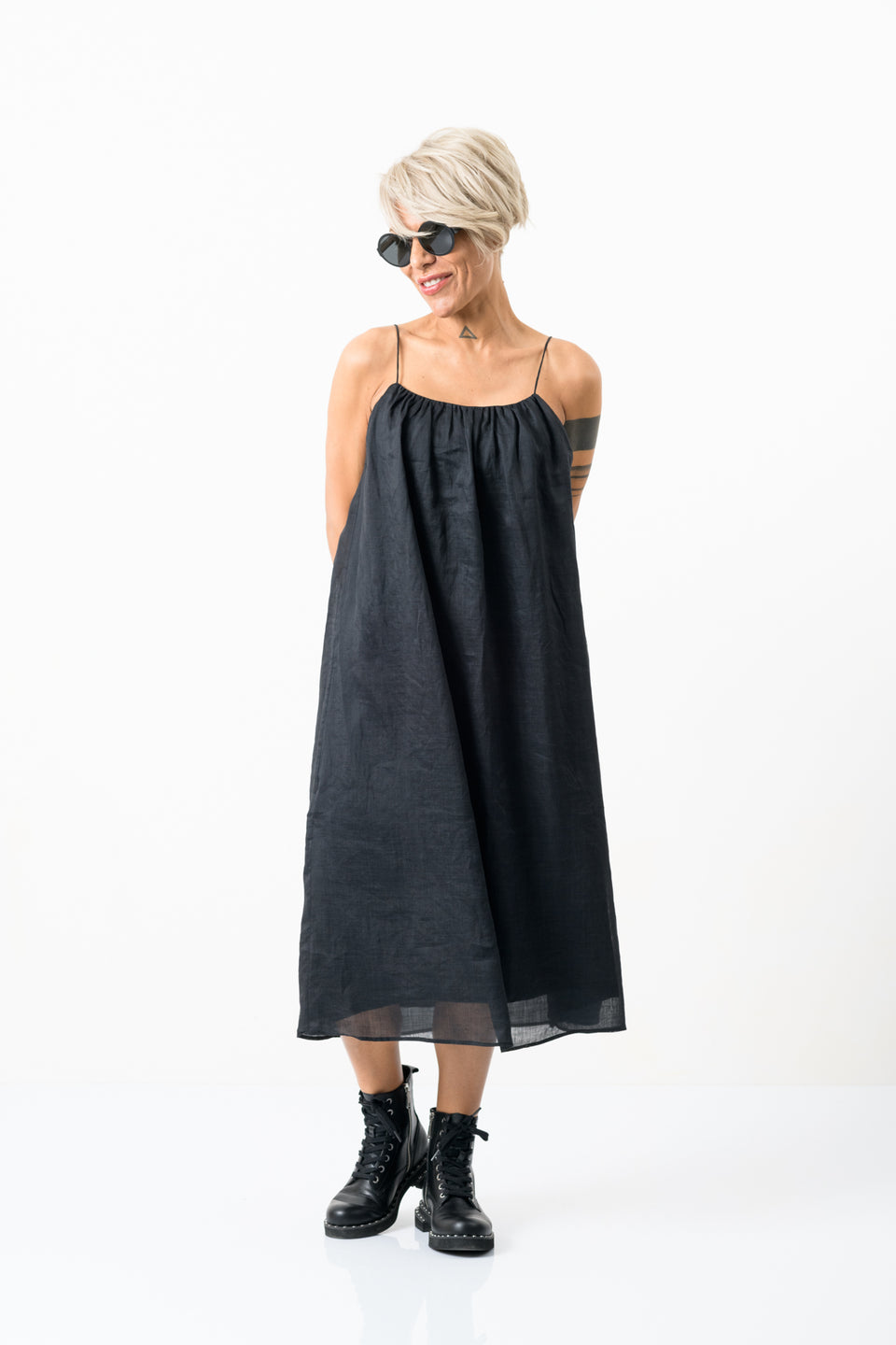 Relaxed Midi Black Dress – Clothes By Locker Room
