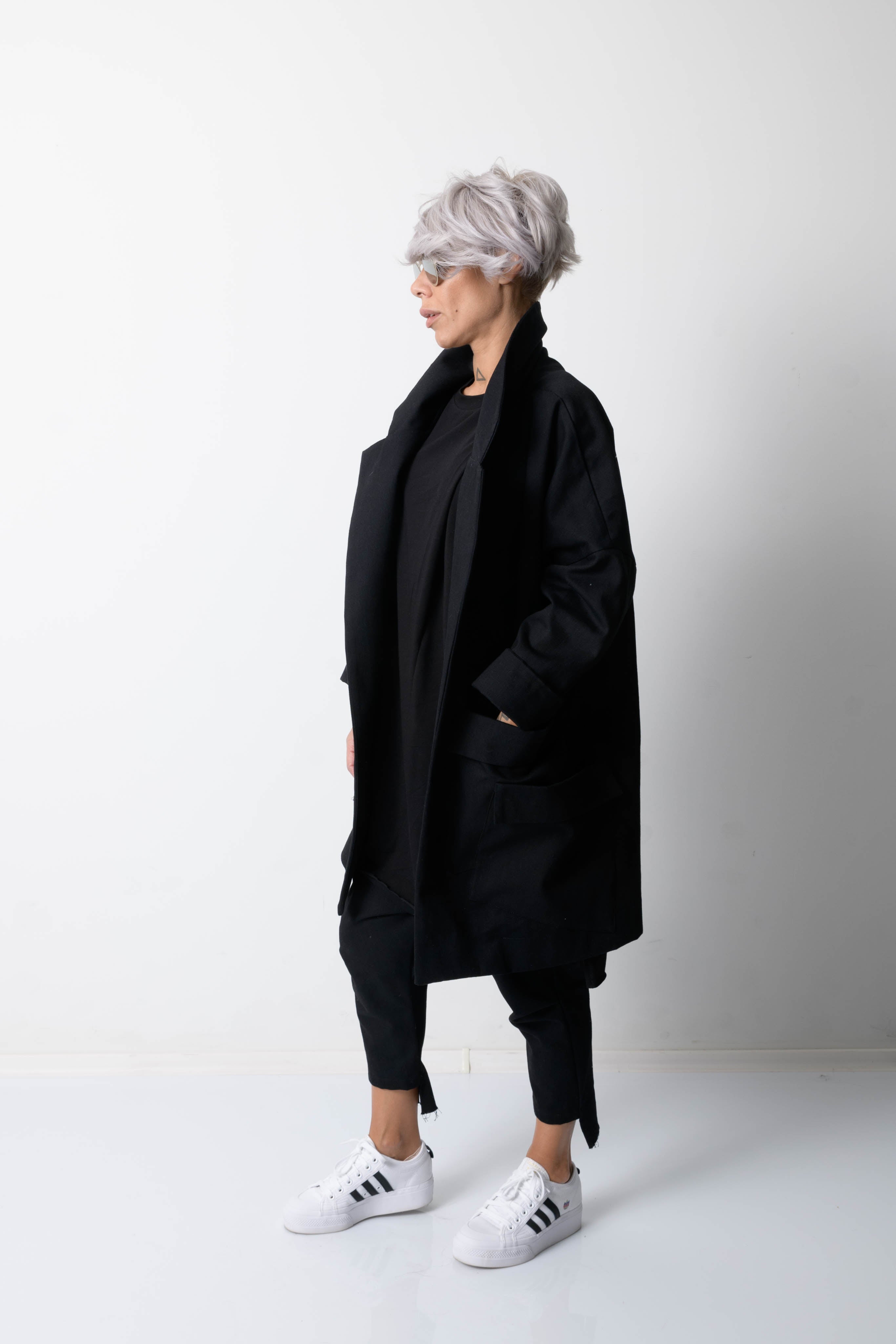 Woman Denim Coat with Lapel Collar and Big Pockets