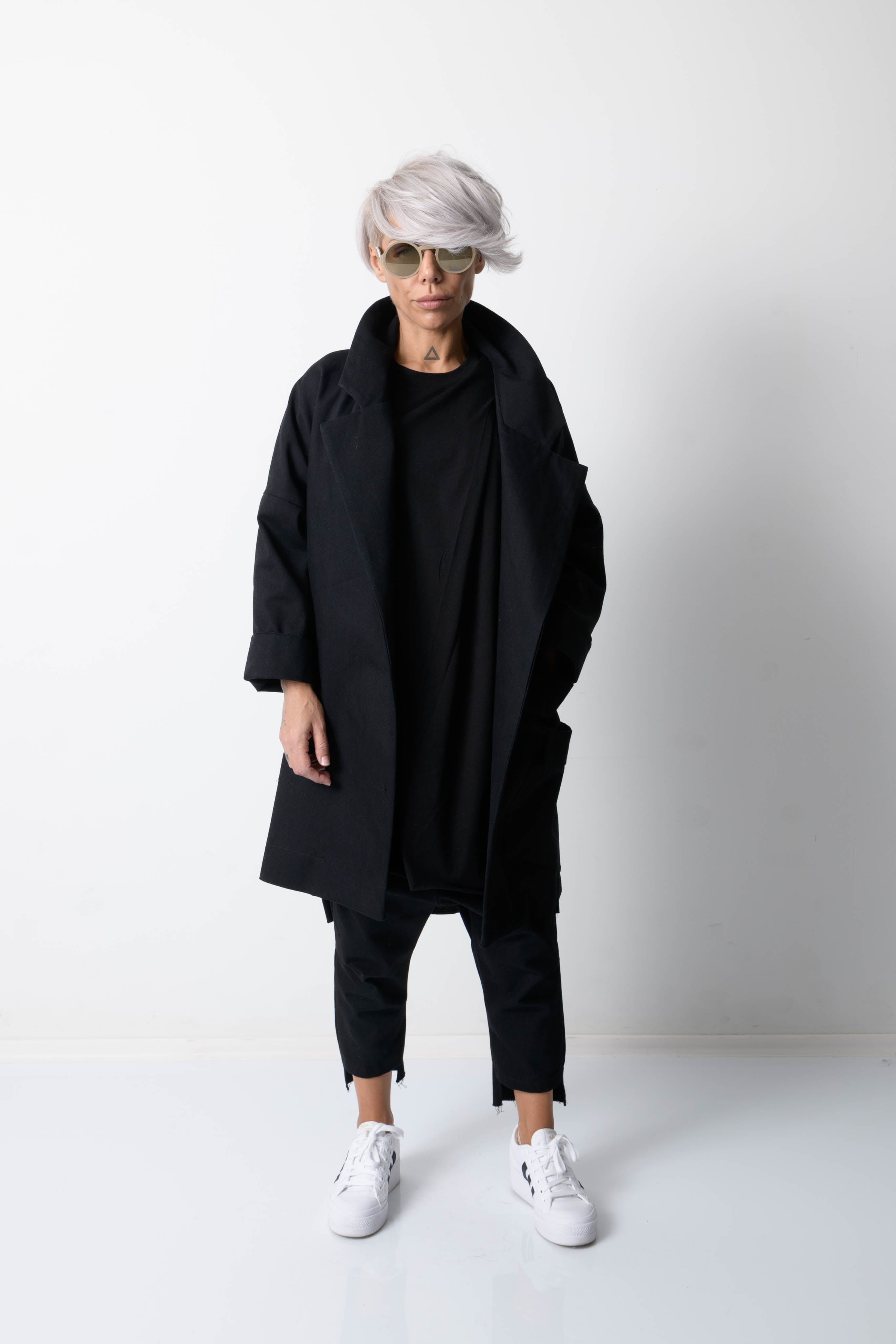 Woman Denim Coat with Lapel Collar and Big Pockets