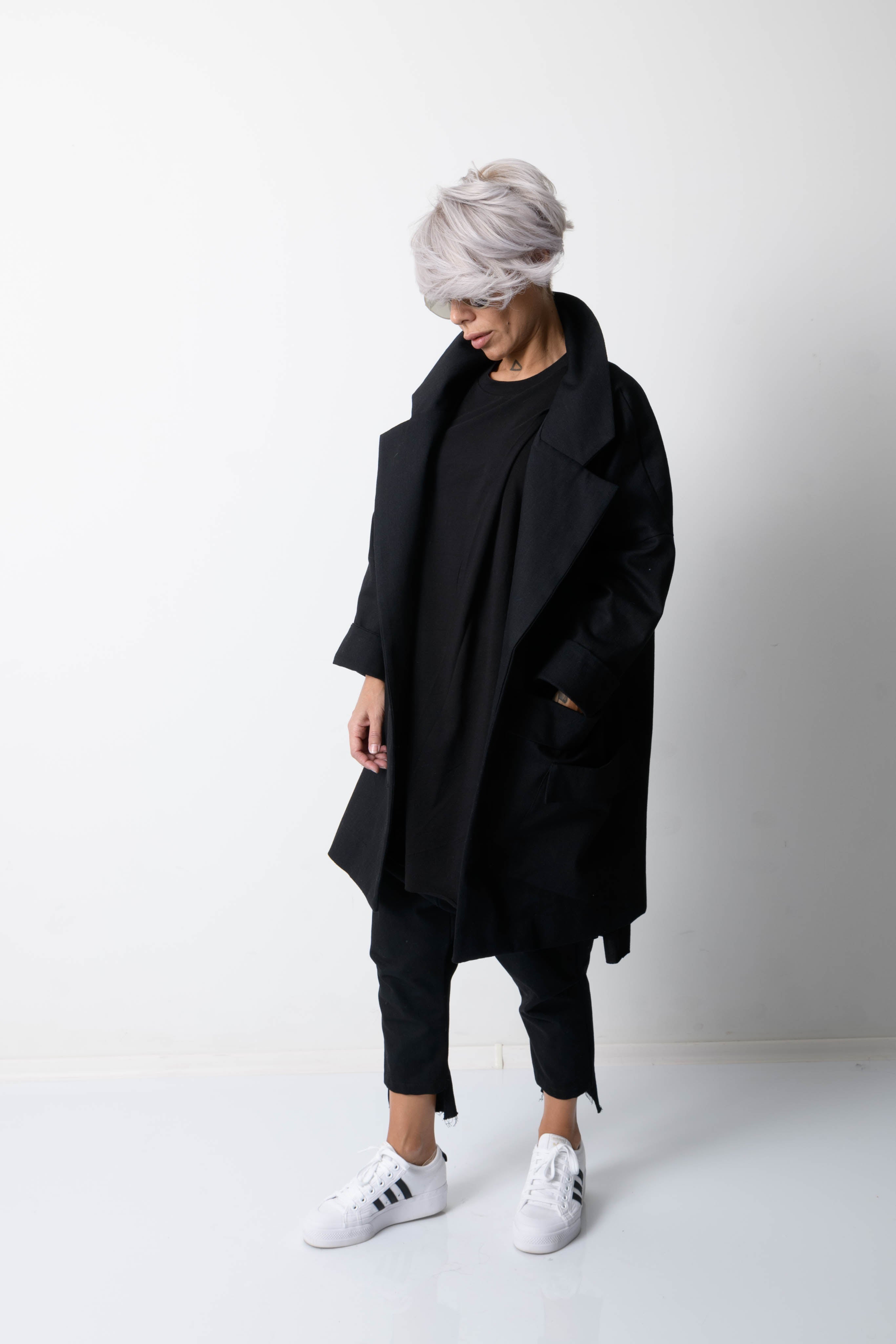 Woman Denim Coat with Lapel Collar and Big Pockets